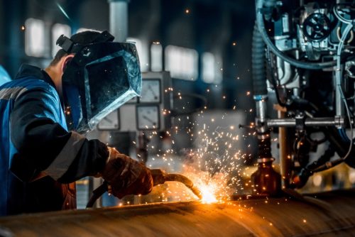 schweißender Metallarbeiter