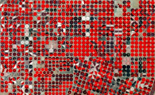  
				 Zu den Aufgaben der Sentinel-Zwillinge gehört es, die Landwirtschaft zu überwachen und zu optimieren. Hier sind kreisrunde Anbauflächen samt Beregnungssystemen nahe Tubarjal in Saudi-Arabien zu sehen. © Copernicus Sentinel data (2015)/ESA 
				